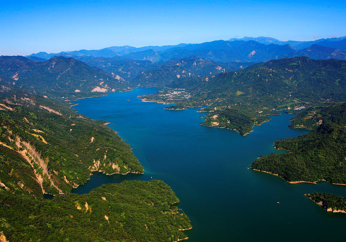 http://gemvg.com/gallery/albums/image/aerofoto/200901/tainanZhengwenReservoir.jpg